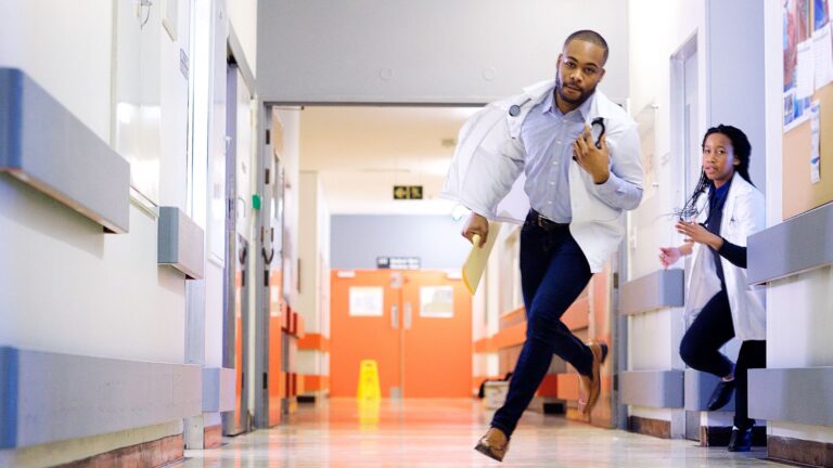 médecin courre pour une urgence